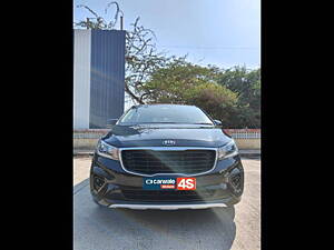 Second Hand Kia Carnival Premium 7 STR in Mumbai