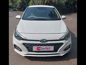 Second Hand हुंडई एलीट i20 स्पोर्ट्ज़ प्लस 1.4 crdi in आगरा