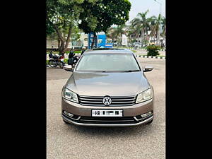 Second Hand Volkswagen Passat Highline DSG in Chandigarh