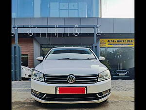 Second Hand Volkswagen Passat Highline DSG in Mohali