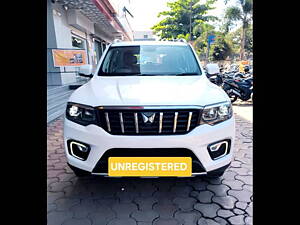 Second Hand Mahindra Scorpio Z8 Diesel AT 4WD 7 STR [2022] in Pune