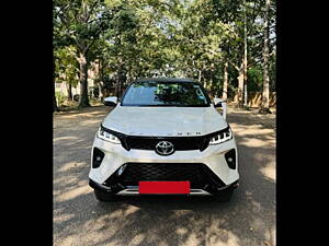 Second Hand Toyota Fortuner 2.8 4X2 AT in Delhi