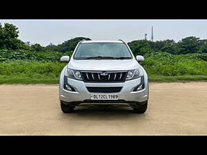 Second Hand Mahindra XUV500 W6 AT in Delhi