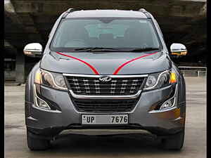 Second Hand महिंद्रा XUV500 w8 in लखनऊ