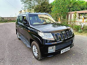 Second Hand Mahindra TUV300 T8 in Lucknow