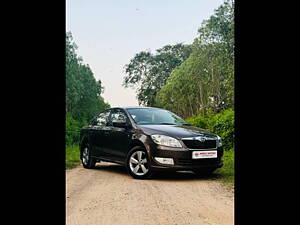 Second Hand Skoda Rapid 1.5 TDI CR Elegance AT in Ahmedabad