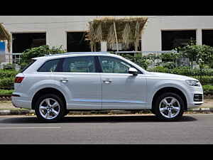 Second Hand ఆడి q7 45 tdi టెక్నాలజీ ప్యాక్ in చండీగఢ్