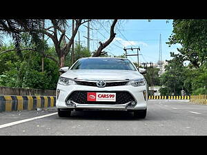 Second Hand Toyota Camry Hybrid in Noida