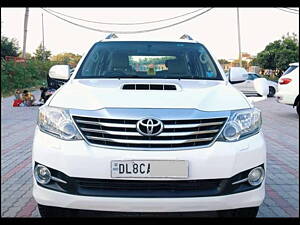 Second Hand Toyota Fortuner 4x2 AT in Delhi