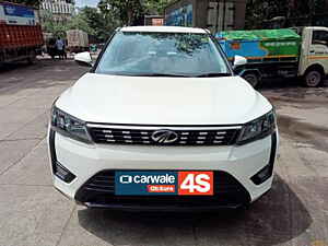 Second Hand మహీంద్రా XUV300	 w6 1.2 పెట్రోల్ in ముంబై