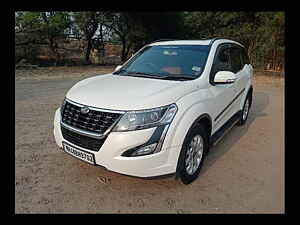 Second Hand மஹிந்திரா  xuv500 w9 in புனே