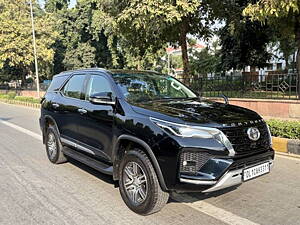 Second Hand Toyota Fortuner 4X2 AT 2.8 Diesel in Delhi