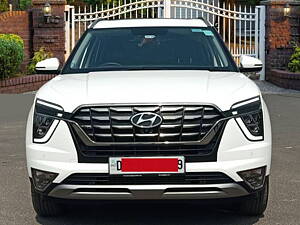 Second Hand Hyundai Alcazar Signature (O) 6 STR 2.0 Petrol AT Dual Tone in Delhi