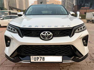 Second Hand Toyota Fortuner 2.8 4X2 AT in Delhi