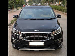 Second Hand Kia Carnival Prestige 6 STR in Pune