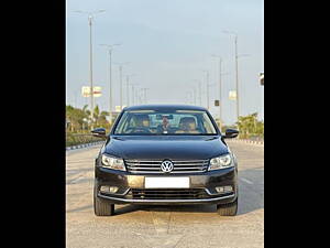 Second Hand Volkswagen Passat Trendline MT in Surat