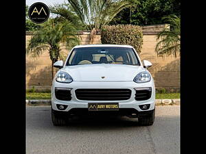 Second Hand Porsche Cayenne Base in Delhi