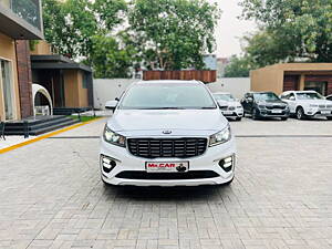 Second Hand Kia Carnival Limousine Plus 7 STR in Delhi