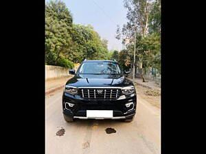 Second Hand Mahindra Scorpio Z8 Petrol AT 7 STR [2023-2024] in Delhi