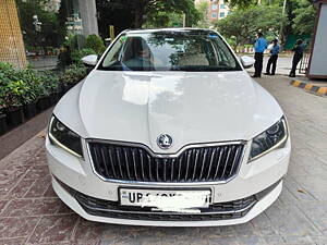 Second Hand Skoda Superb Style TSI AT in Delhi