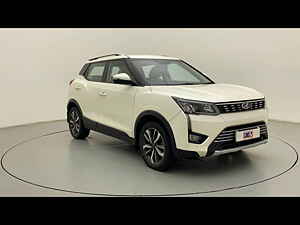 Second Hand महिंद्रा xuv300 w8 (o) 1.2 पेट्रोल in दिल्ली