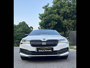 Second Hand Skoda Superb Sportline AT in Delhi