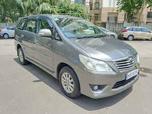 Second Hand टोयोटा इनोवा 2.5 v 7 str in मुंबई