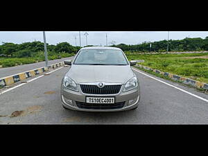 Second Hand Skoda Rapid 1.5 TDI CR Ambition with Alloy Wheels in Hyderabad