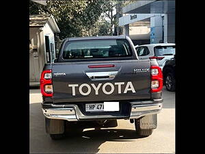 Second Hand Toyota Hilux High 4X4 AT in Delhi