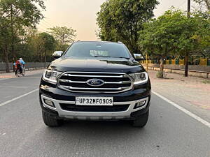 Second Hand Ford Endeavour Titanium Plus 2.0 4x4 AT in Noida