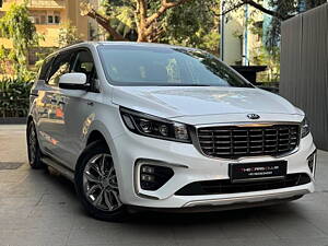 Second Hand Kia Carnival Limousine Plus 7 STR in Mumbai