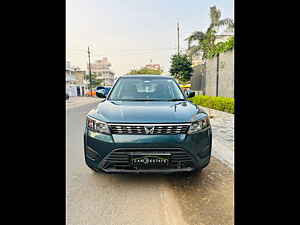 Second Hand మహీంద్రా XUV300	 w6 1.2 పెట్రోల్ ఎఎంటి [2021] in జైపూర్