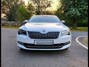 Second Hand Skoda Superb Style TSI AT in Delhi