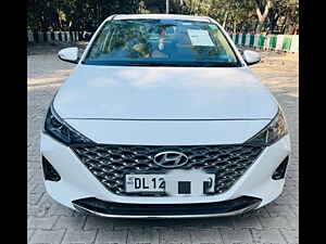 Second Hand हुंडई वरना sx 1.5 एमपीआई in दिल्ली