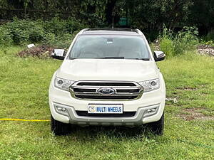 Second Hand Ford Endeavour Titanium 3.2 4x4 AT in Delhi