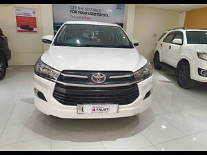 Second Hand Toyota Innova Crysta 2.4 G 8 STR [2016-2017] in Kanpur