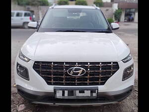 Second Hand Hyundai Venue SX 1.5 (O) CRDi Dual Tone in Lucknow