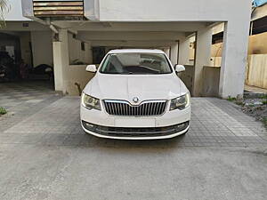 Second Hand Skoda Superb Elegance TDI AT in Hyderabad