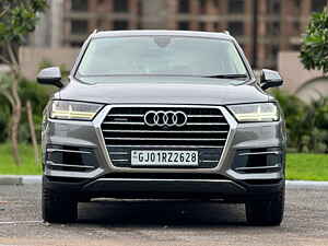 Second Hand ఆడి q7 45 tdi టెక్నాలజీ ప్యాక్ in సూరత్