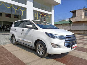 Second Hand Toyota Innova Crysta 2.4 V Diesel in Guwahati