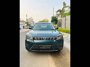 Second Hand महिंद्रा xuv300 W6 1.2 पेट्रोल एएमटी [2021] in जयपुर