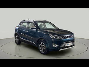 Second Hand Mahindra XUV300 W8 (O) 1.2 Petrol AMT in Delhi