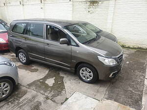 Second Hand Toyota Innova 2.5 G 8 STR BS-IV in Kolkata