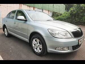 Second Hand Skoda Laura Elegance 1.9 TDI AT in Mumbai