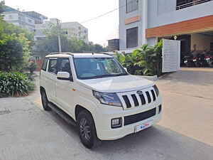 Second Hand महिंद्रा tuv300 t10 एएमटी in हैदराबाद