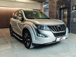 Second Hand महिंद्रा XUV500 w11 ऑटोमैटिक in अहमदाबाद