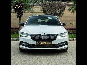 Second Hand Skoda Superb Sportline AT in Delhi