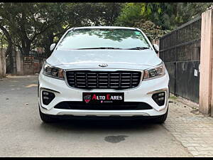 Second Hand Kia Carnival Limousine Plus 7 STR in Delhi