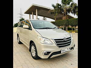 Second Hand Toyota Innova 2.0 GX 8 STR BS-IV in Kharar