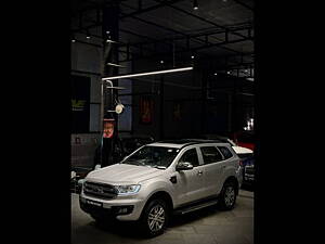 Second Hand Ford Endeavour Titanium 3.2 4x4 AT in Delhi